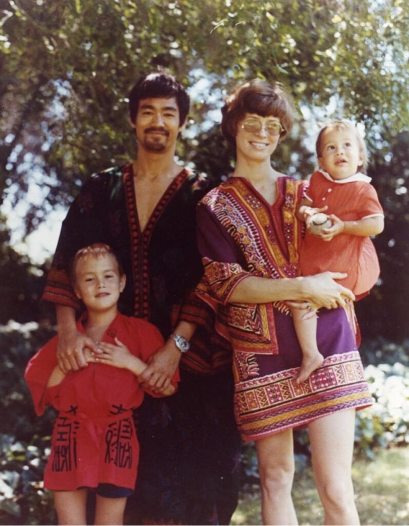 bruce lee e os filhos e esposa